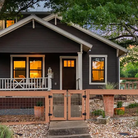 Unique Hideaway 3Br 2Ba Oak Shaded Villa